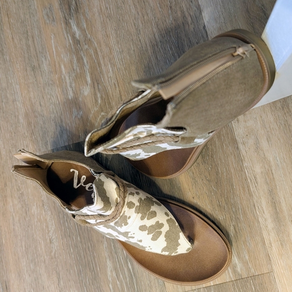 Sandals - Picture 3 of 4